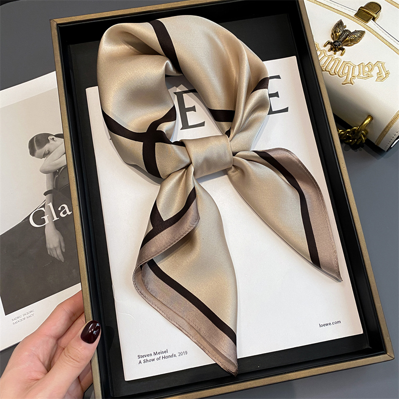 100% Real Silk Scarf New 70CM  - Scarf Silk Square recensie en prijs